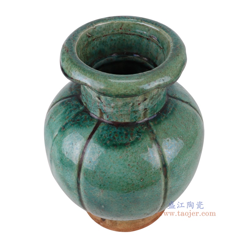 开片窑变绿釉雕刻竖纹花边口灯笼瓶，产品编号：RZSP44       产品尺寸(单位cm):  高25.5直径19.4口径16底径11.7重量2.1KG