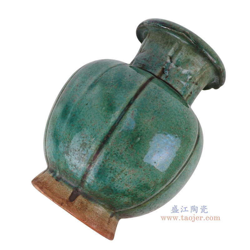 开片窑变绿釉雕刻竖纹花边口灯笼瓶，产品编号：RZSP44       产品尺寸(单位cm):  高25.5直径19.4口径16底径11.7重量2.1KG