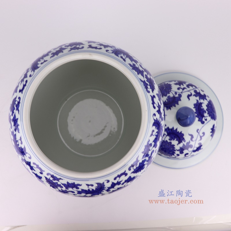 青花缠枝莲将军罐将军坛，产品编号：RZTY04-B       产品尺寸(单位cm):  高32.5直径27.5口径21.5底径15.2重量3.45KG