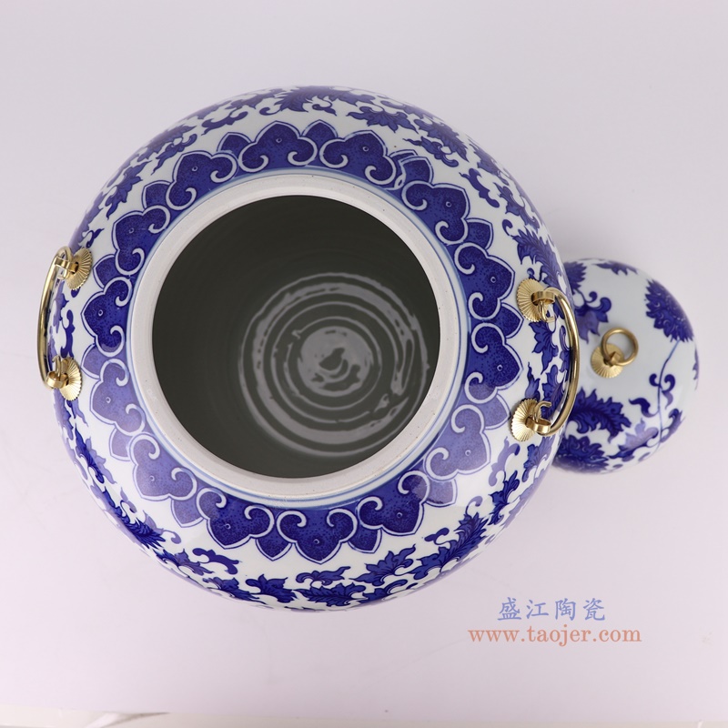 青花缠枝莲带铜环提手宝珠坛，产品编号：RZTY05-A       产品尺寸(单位cm):  高31直径28.6口径15.2底径15重量3.45KG