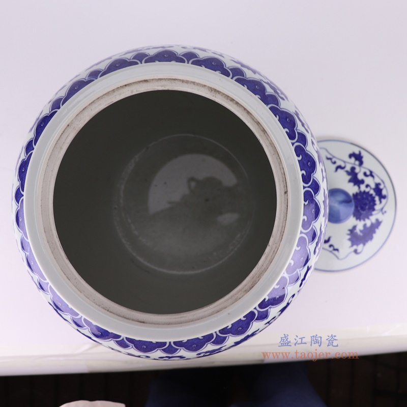 青花缠枝莲冬瓜罐米缸,产品编号:RZTY10 产品尺寸(单位cm): 高41直径30.8口径底径19.2重量7.6KG
