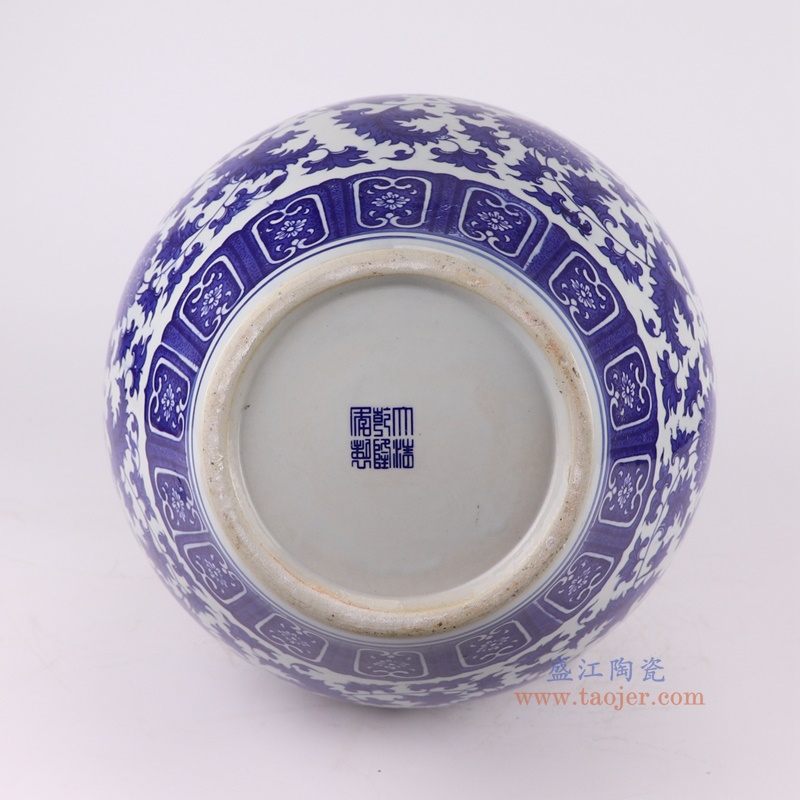 青花缠枝莲天球瓶，产品编号：RZTY12-B       产品尺寸(单位cm):  高50.2直径31.5口径底径15.7重量6.9KG