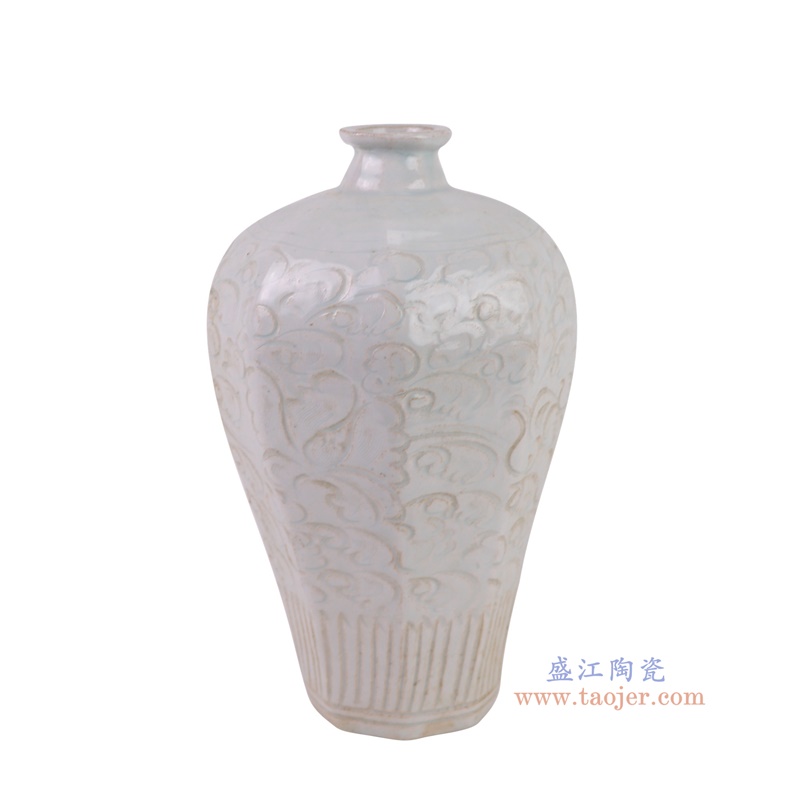 仿宋湖田窑影青刻花八方梅瓶