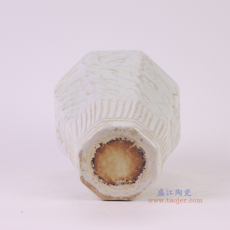 仿宋湖田窑影青刻花八方梅瓶
