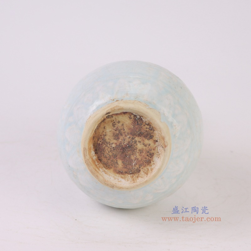 仿宋湖田窑影青刻花蒜头瓶