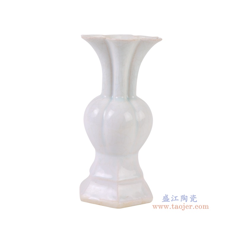 仿宋湖田窑影青刻花花觚瓶