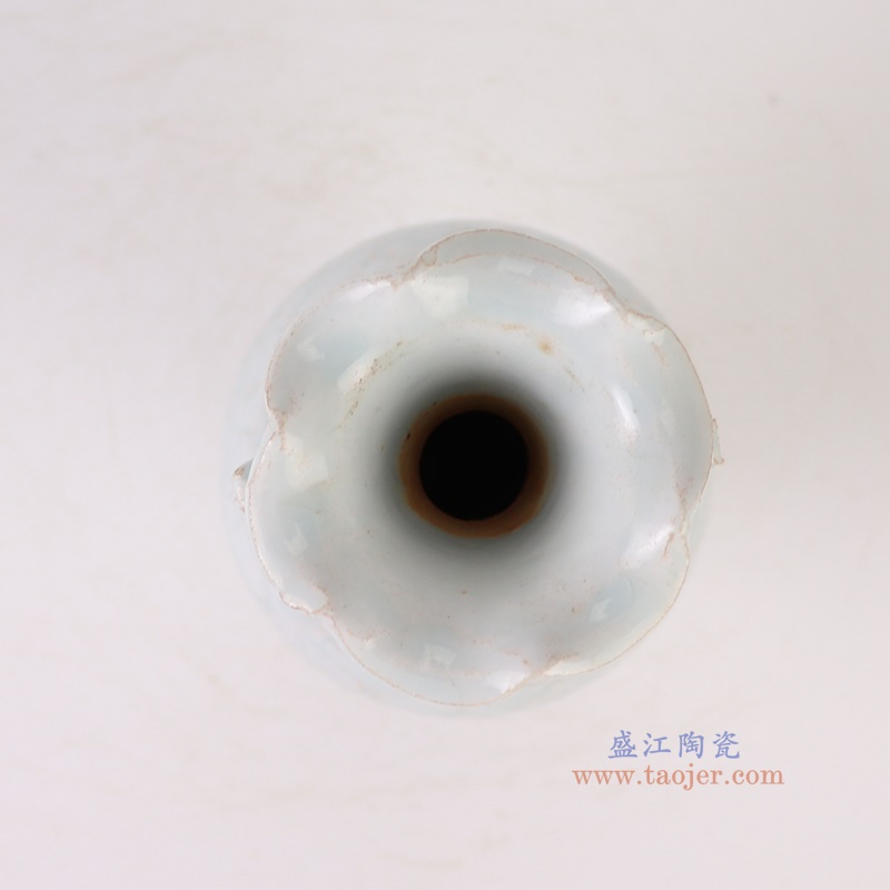 仿宋湖田窑影青刻花双耳瓶