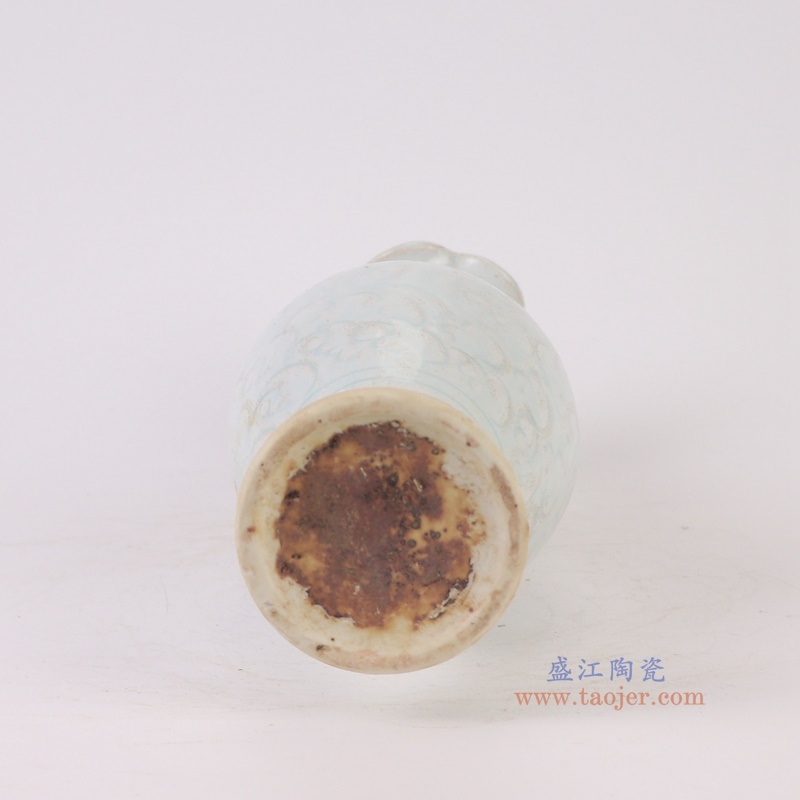 仿宋湖田窑影青刻花双耳瓶