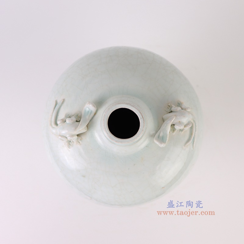 仿宋湖田窑影青刻花双耳梅瓶