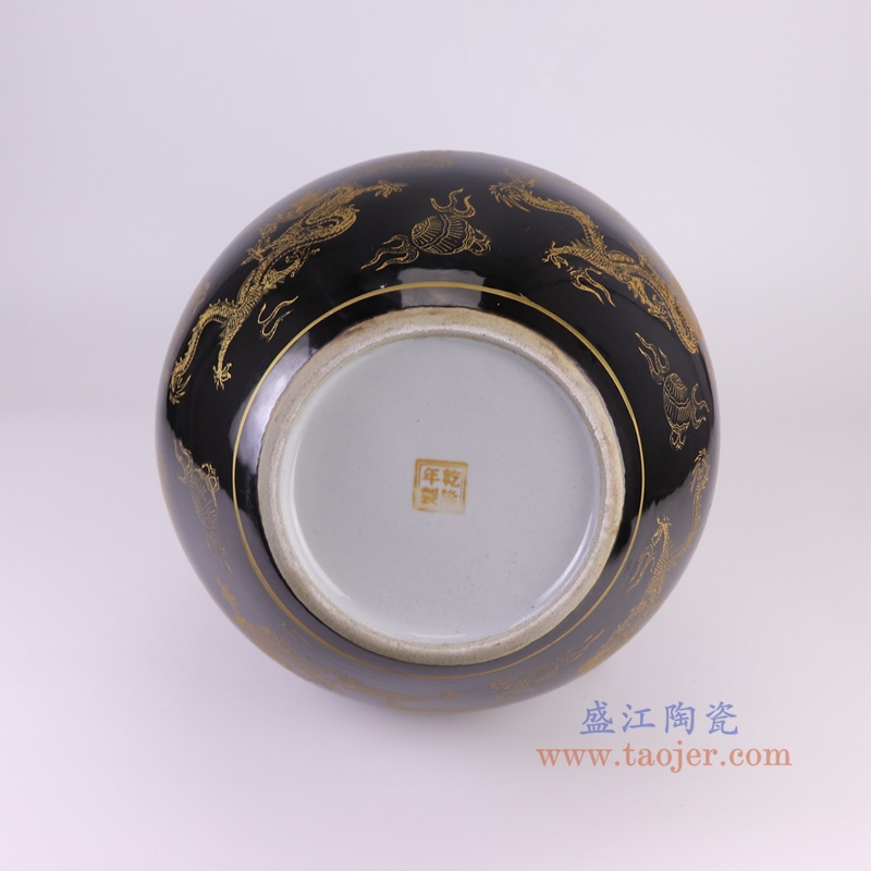 RYRJ20-C黑底龙纹天球瓶底部图