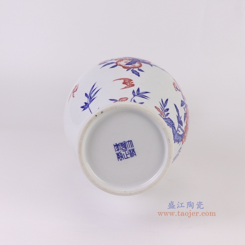 青花釉里红石榴纹橄榄瓶底部图