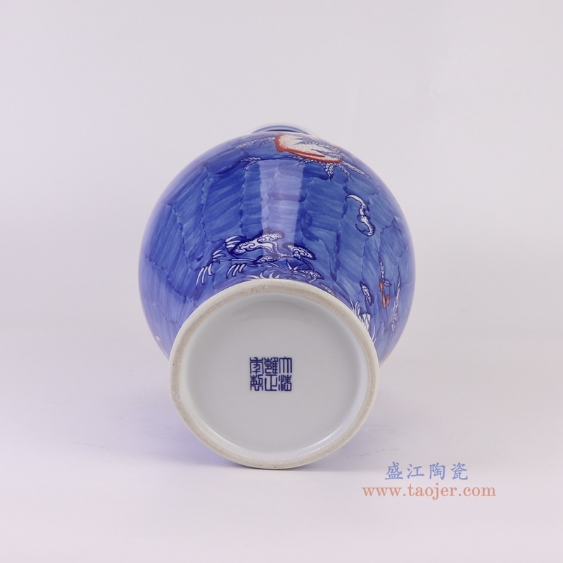 蓝底青花釉里红仙桃纹橄榄瓶底部图