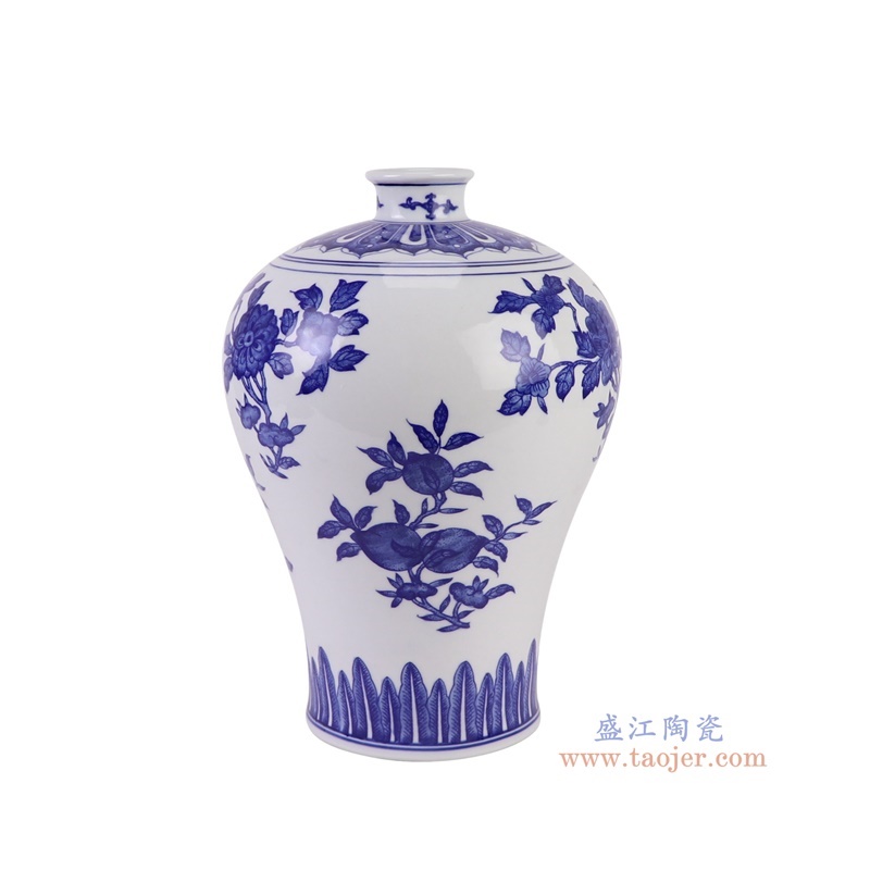 青花花叶纹梅瓶侧视图