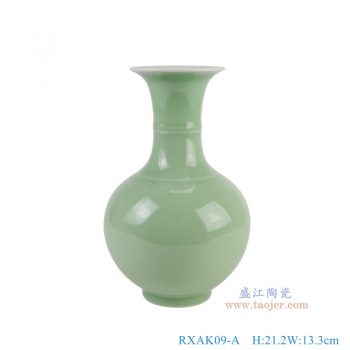 RXAK09-A 豆青釉竹节小赏瓶 高21.2直径13.3底径6.2重量1.05KG