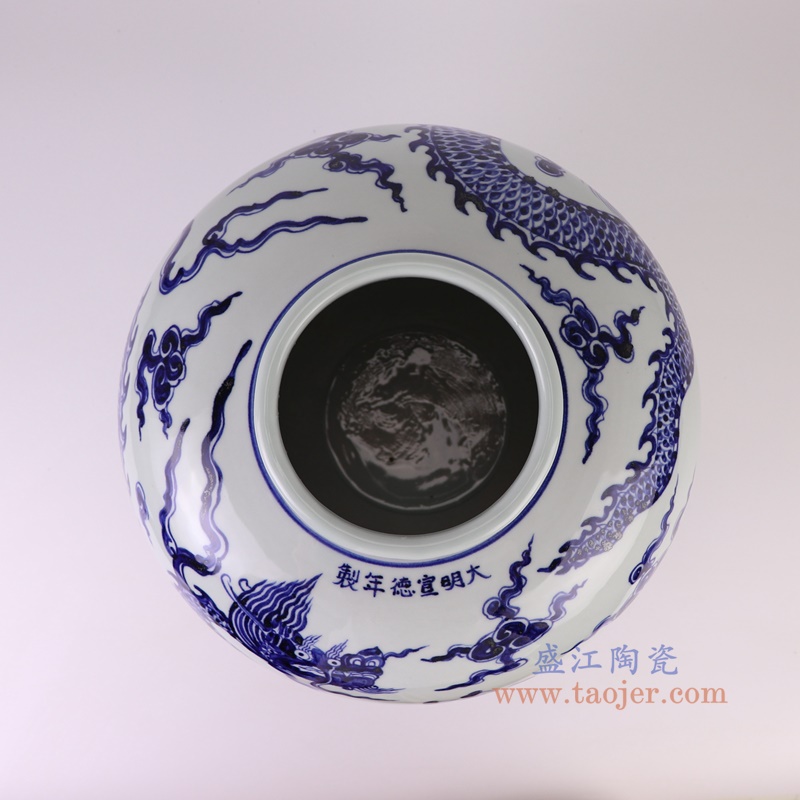 RXBA09青花龙纹大罐顶部图