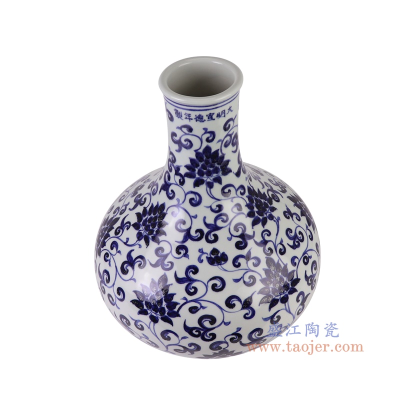 RXBA20青花缠枝莲天球瓶俯视图