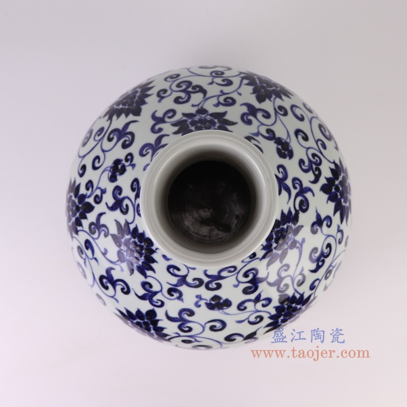 RXBA20青花缠枝莲天球瓶顶部图