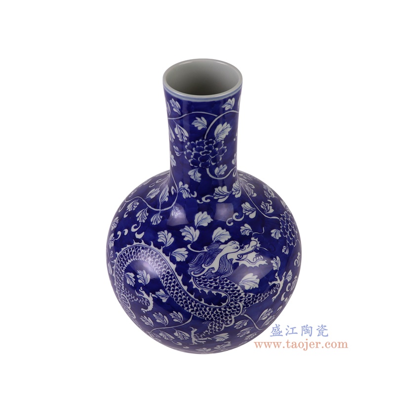 RYWG23-B蓝底青花龙纹天球瓶俯视图