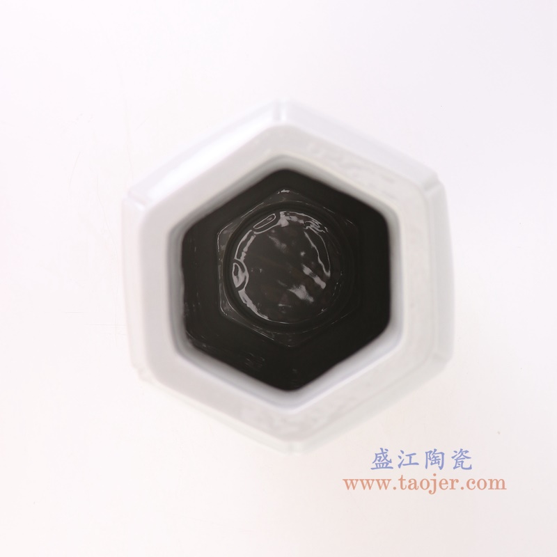 RZGY17-A白色六方冬瓜瓶顶部图