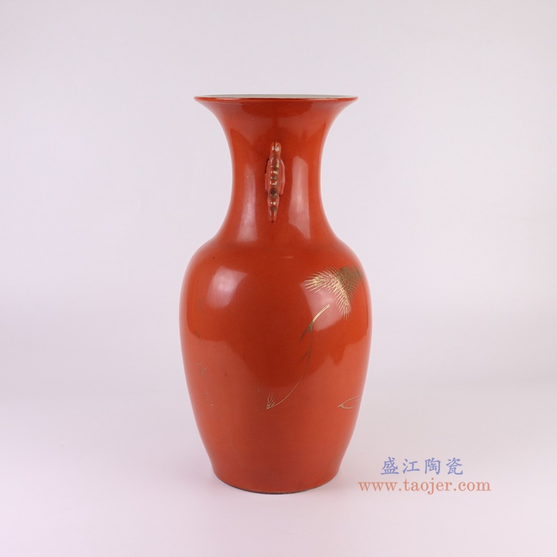 RZJD07-A红底描金白鹤纹双耳鱼尾瓶侧面图
