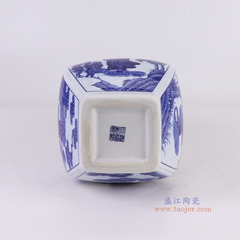 RZGM15-A青花八仙人物四方葫芦瓶底部图
