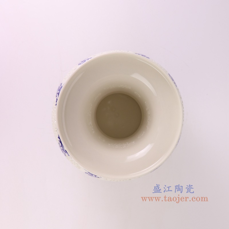 RXBG11-A100件单层青花缠枝莲镂空转心苹果瓶顶部图