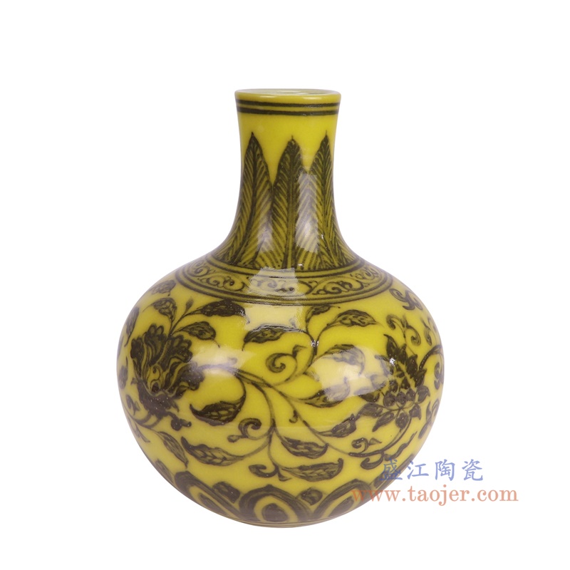 RXBA26黄底缠枝莲天球瓶侧面图