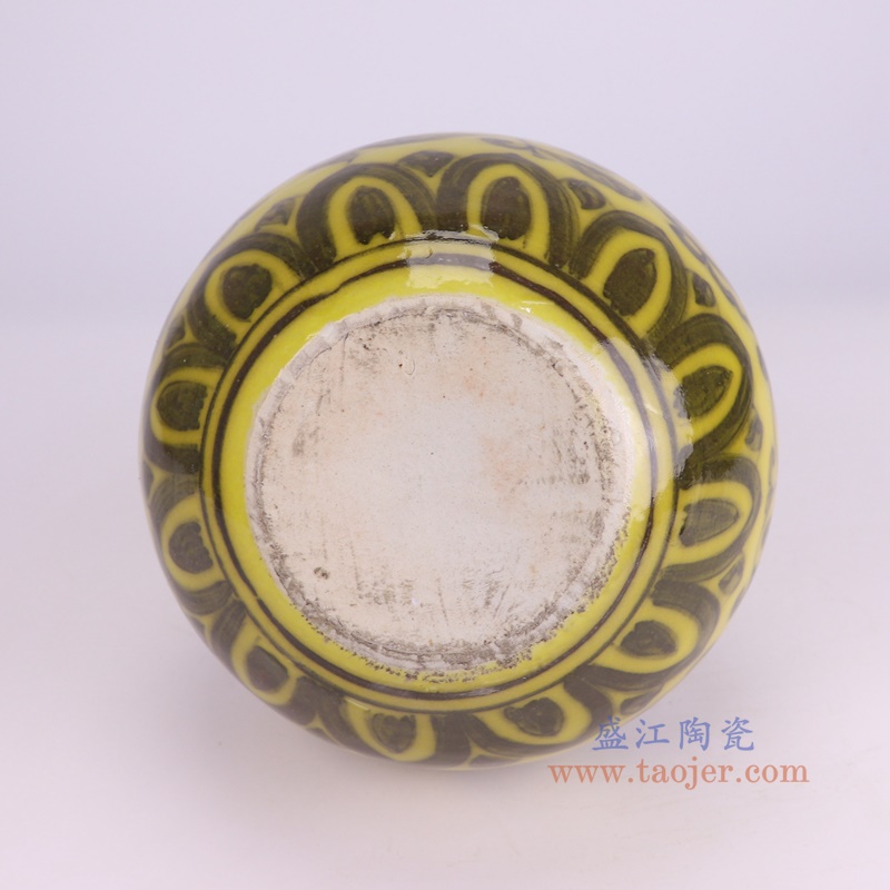 RXBA26黄底缠枝莲天球瓶底部图
