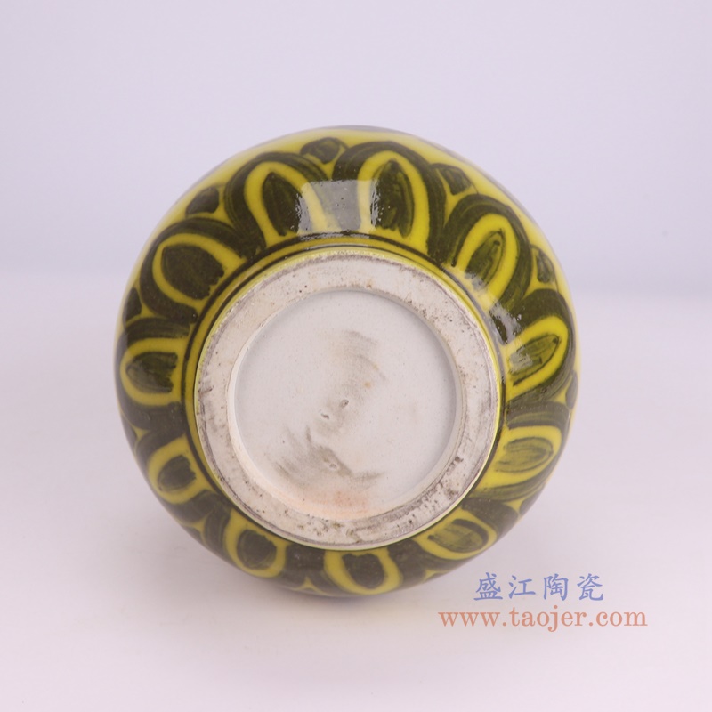 RXBA27黄底缠枝莲玉壶春瓶底部图