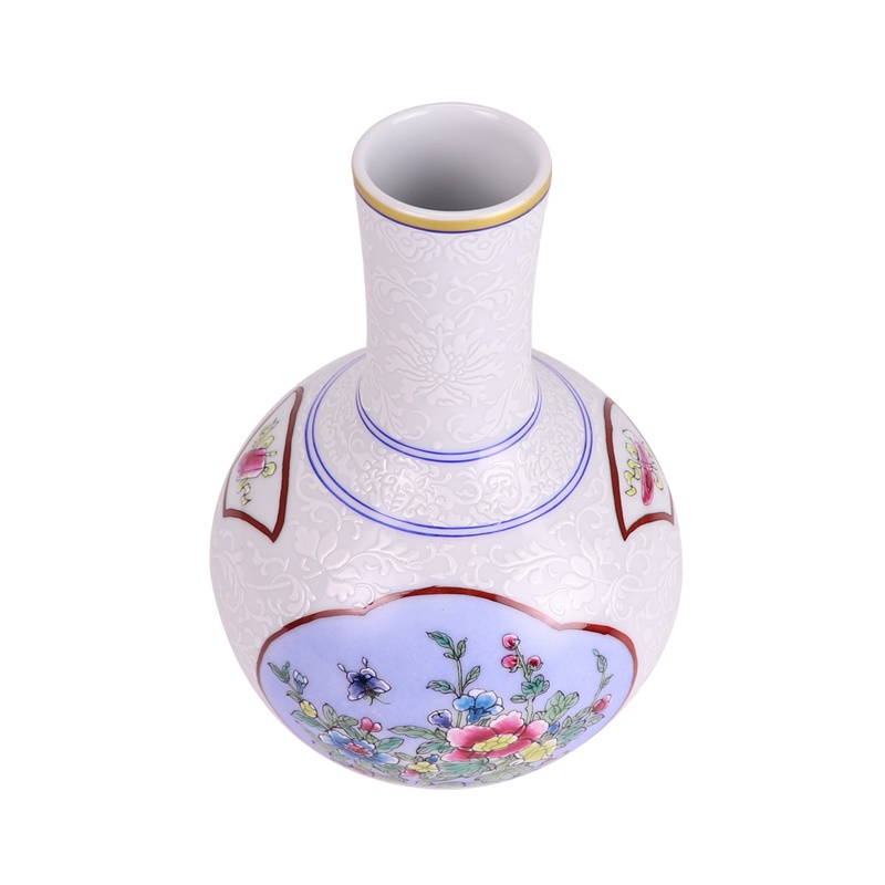 RXBS09白底雕刻缠枝莲开窗花蝶纹描金天球瓶