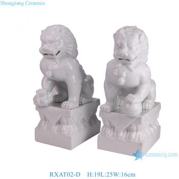 RXAT02-D 白色狮子狗雕塑一对 高19直径25底径20.8重量5.2KG