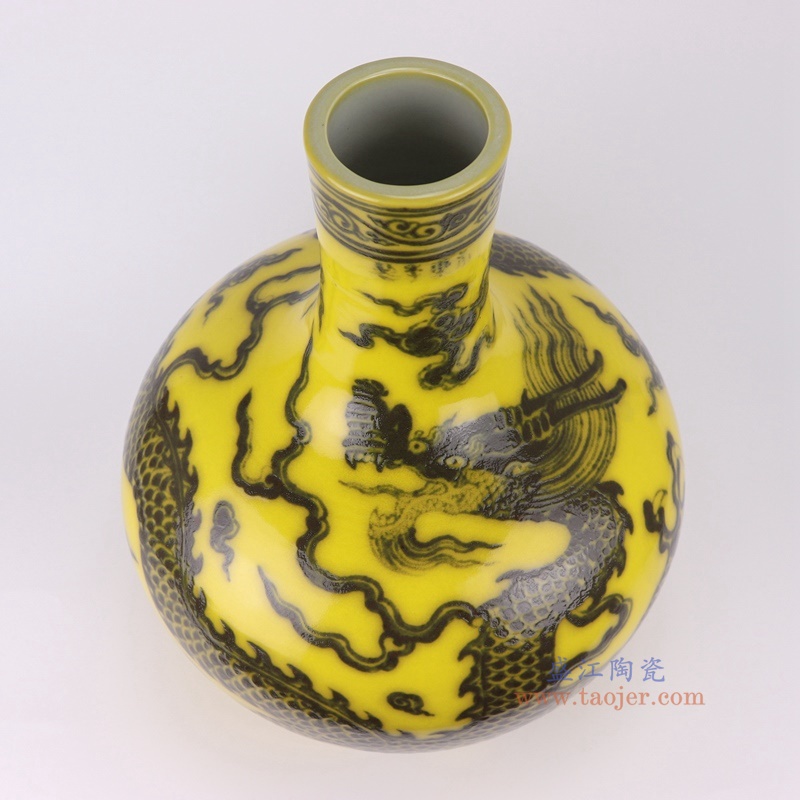 RXBA28黄底黑龙纹天球瓶俯视图