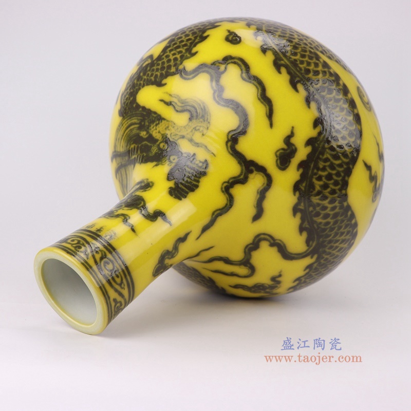 RXBA28黄底黑龙纹天球瓶侧面图