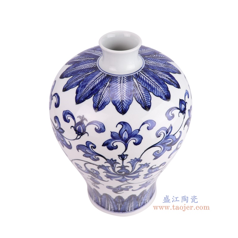 RZFQ38-A青花缠枝莲梅瓶俯视图
