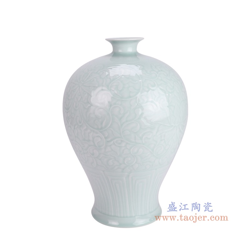 RZTM19-A青釉雕刻缠枝莲梅瓶侧面图