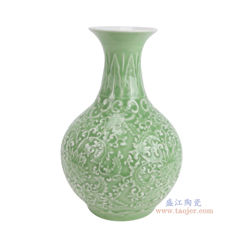 RXCC02-A豆青雕刻缠枝莲赏瓶侧面图