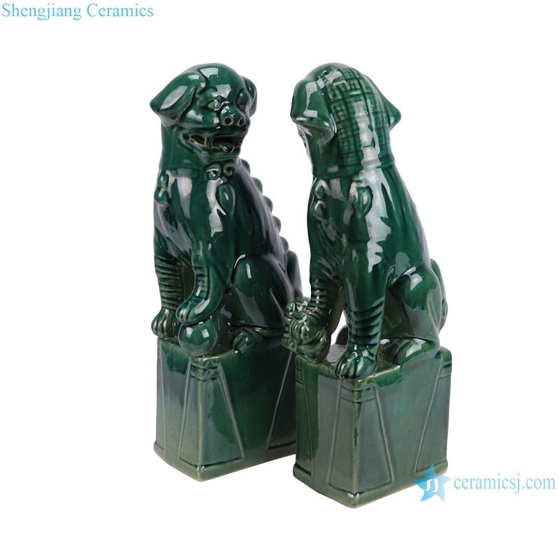 RZKR66-A绿色狮子狗雕塑一对侧面图