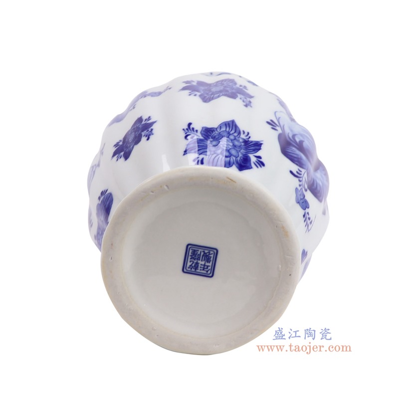RZUF97-A青花花叶纹瓜棱形花瓶底部图