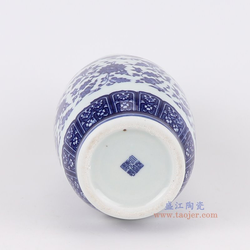 RZNV42-A青花缠枝莲冬瓜瓶底部图