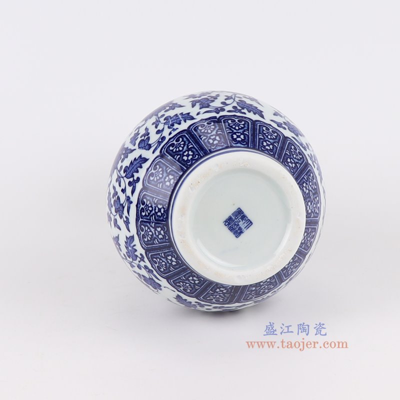 RZNV29青花缠枝莲赏瓶底部图