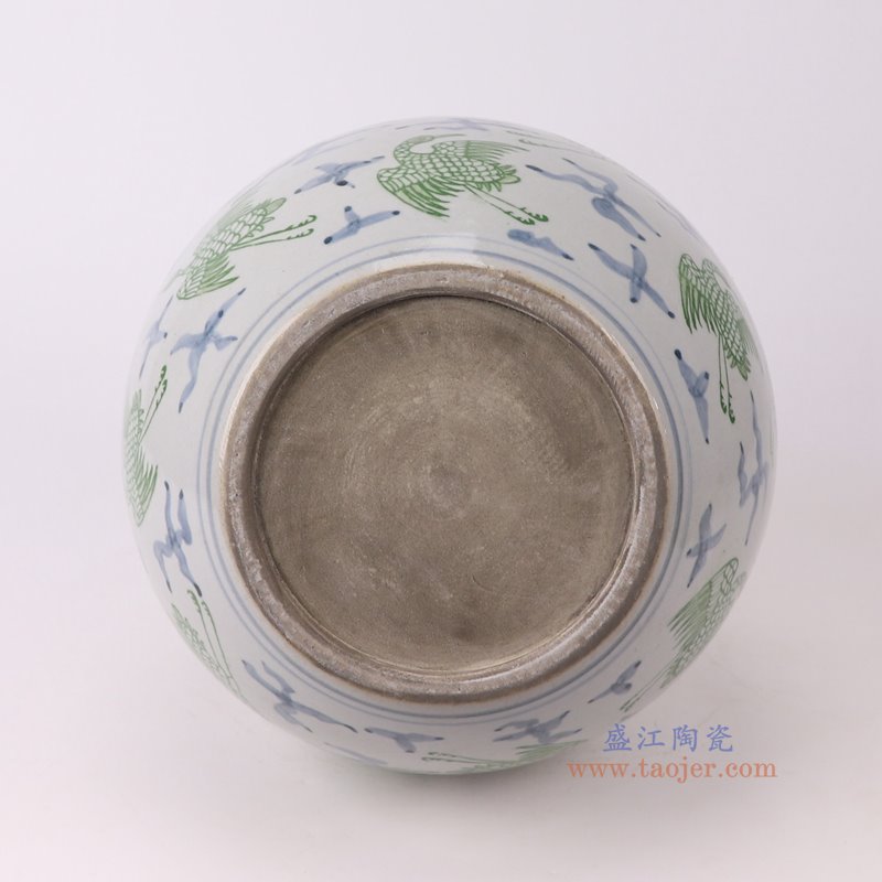 RZSX117-C仿古脚踩泥青花绿色仙鹤纹小口天球瓶底部图