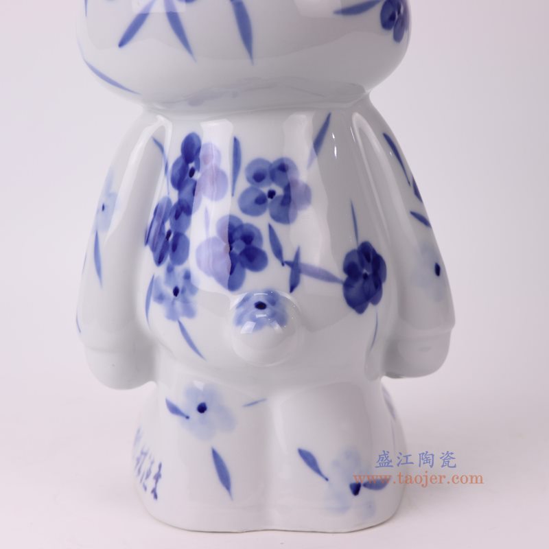 青花梅花暴力熊雕塑背面
