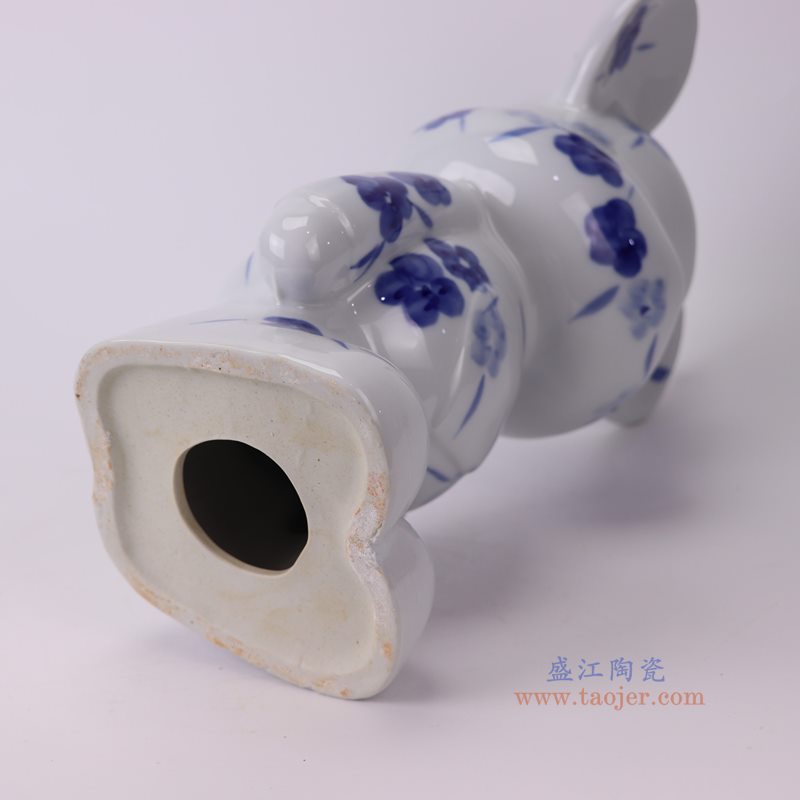 青花梅花暴力熊雕塑底部