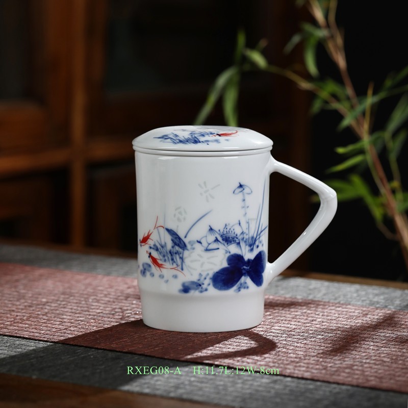 RXEG08-A青花玲珑荷塘情趣茶杯子