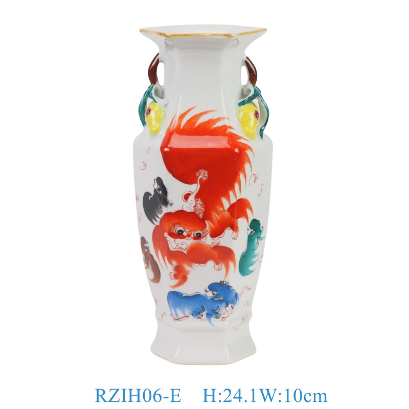RZIH06-E 粉彩狮子纹六方小瓶