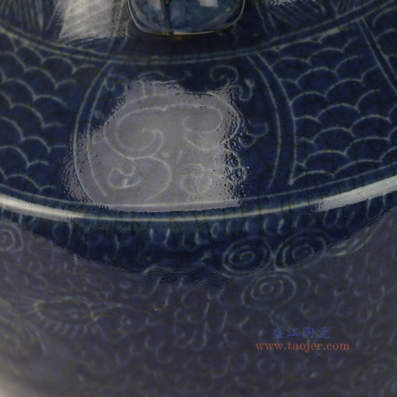 RZTL22-A    祭蓝雕刻凤纹贯耳金钟瓶 