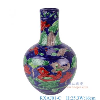 RXAJ01-C   蓝底雕刻鸳鸯戏水荷花纹天球瓶小号     高25.3直径16口径20底径7.8重量1.3KG